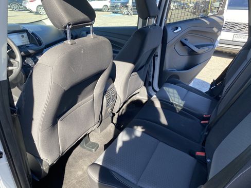 Used 2019 Ford Escape SE image 16