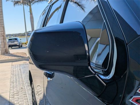 Used 2021 Chevrolet Tahoe Z71 image 11