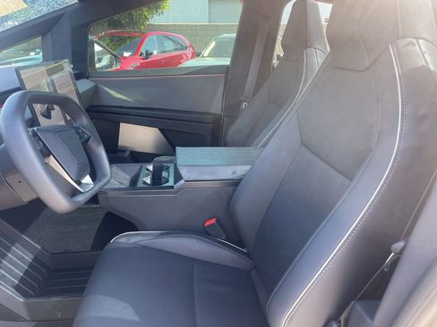 Used 2025 Tesla Cybertruck AWD Crew Cab image 7