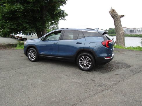 Used 2024 GMC Terrain SLT AWD/4WD image 5