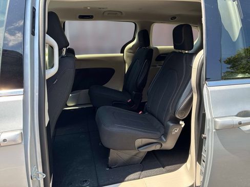 Used 2023 Chrysler Voyager LX FWD image 16
