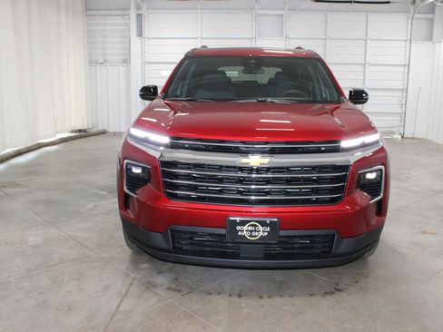 New 2026 Chevrolet Traverse LT w/ Sun and Wheel Package FWD image 3