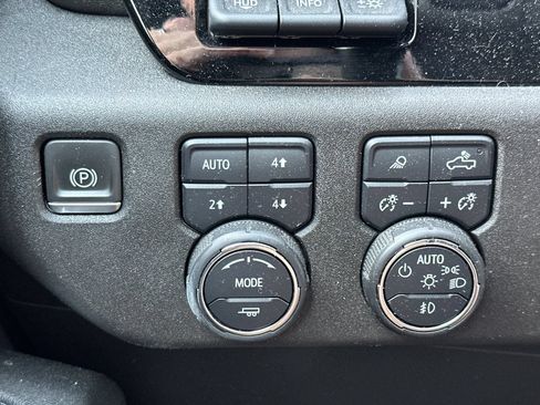 Used 2024 Chevrolet Silverado 2500 High Country w/ High Country Premium Package AWD/4WD image 39