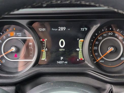 Used 2025 Jeep Wrangler Unlimited Rubicon AWD/4WD image 16