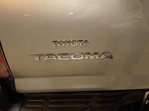 Used 2015 Toyota Tacoma 4x4 Access Cab V6 w/ Convenience Package image 23