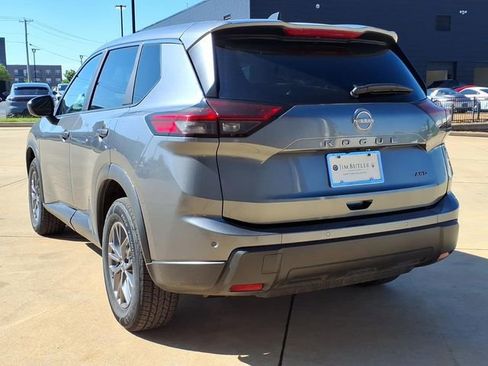 Used 2024 Nissan Rogue S AWD/4WD image 2