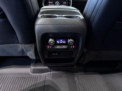 Certified 2024 GMC Acadia Denali w/ Super Cruise Package image 29