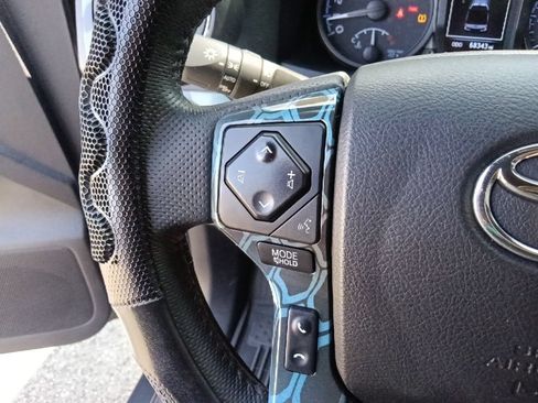 Used 2022 Toyota Tacoma TRD Off-Road AWD/4WD image 18