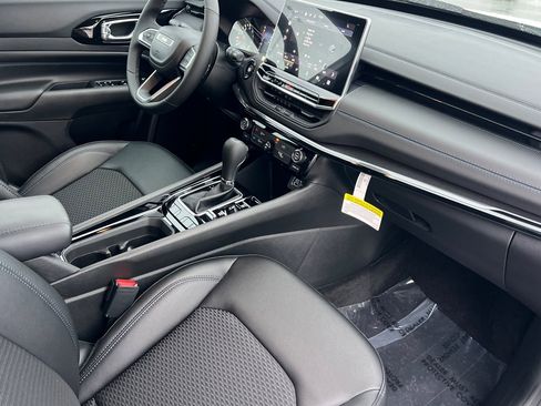 New 2026 Jeep Compass Latitude image 14