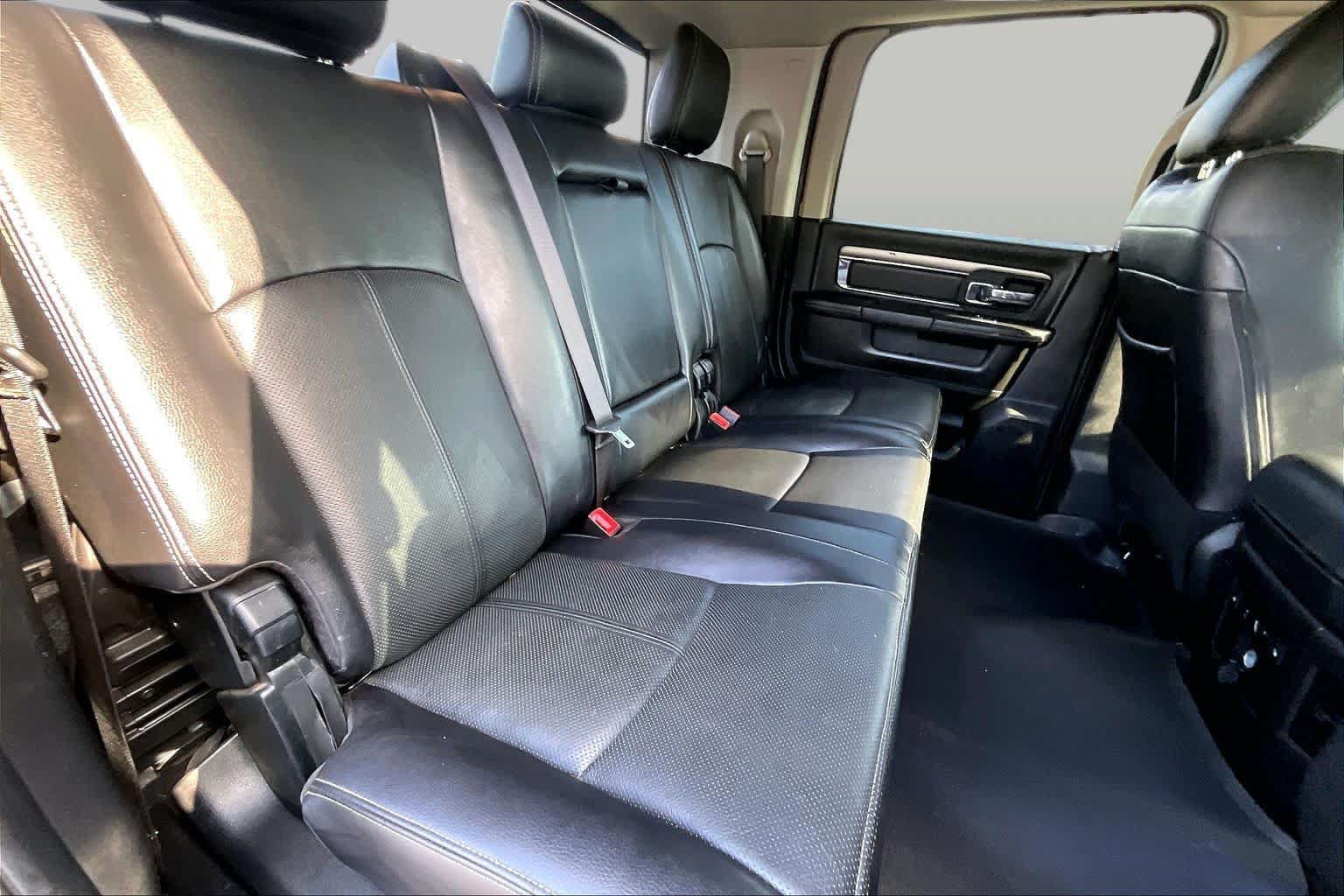 Used 2018 RAM 2500 Laramie w/ Sport Appearance Group AWD/4WD image 19