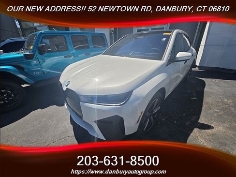Used 2023 BMW iX xDrive50 w/ Sport Package AWD/4WD image 1