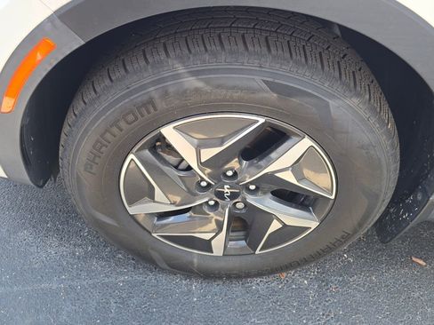 Used 2022 Kia Sorento EX w/ Panoramic Sunroof Package FWD image 4