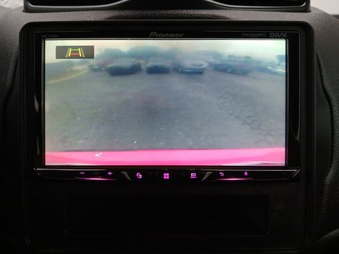 Used 2018 Jeep Renegade Latitude w/ Popular Equipment Group FWD image 9