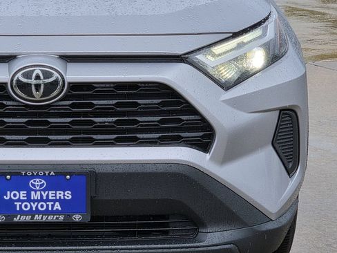Used 2023 Toyota RAV4 XLE w/ Convenience Package FWD image 4