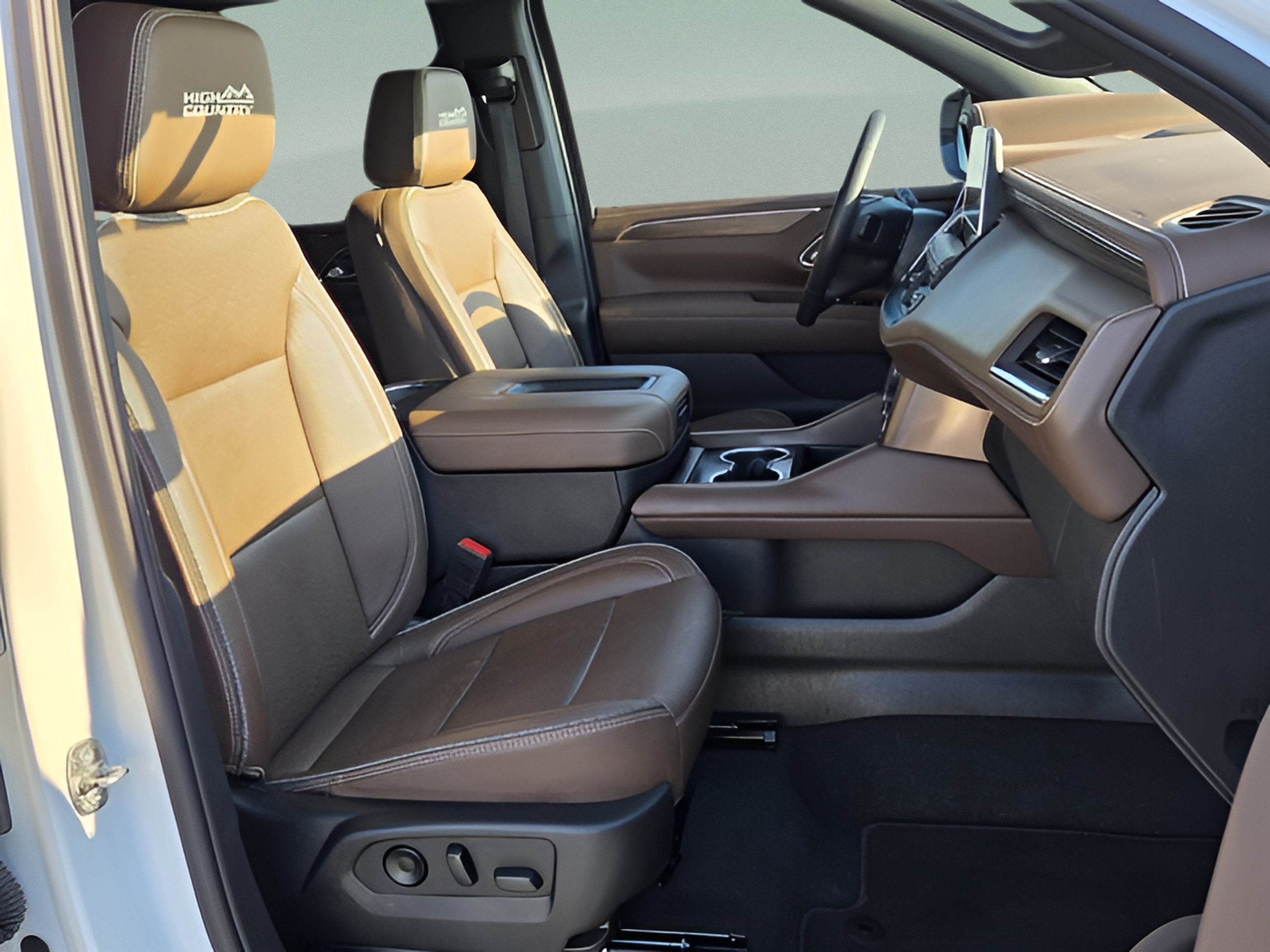 Used 2022 Chevrolet Suburban High Country RWD image 16