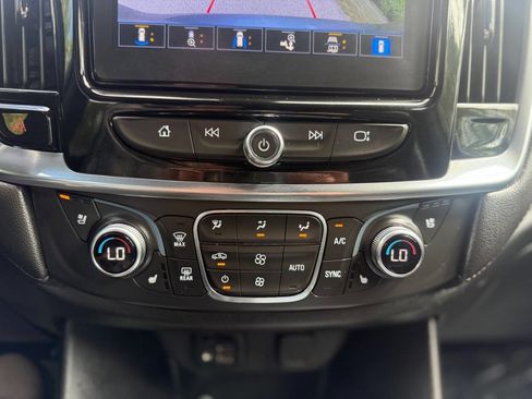 Used 2023 Chevrolet Traverse High Country AWD/4WD image 16