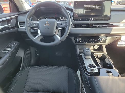 New 2026 Mitsubishi Outlander ES image 10