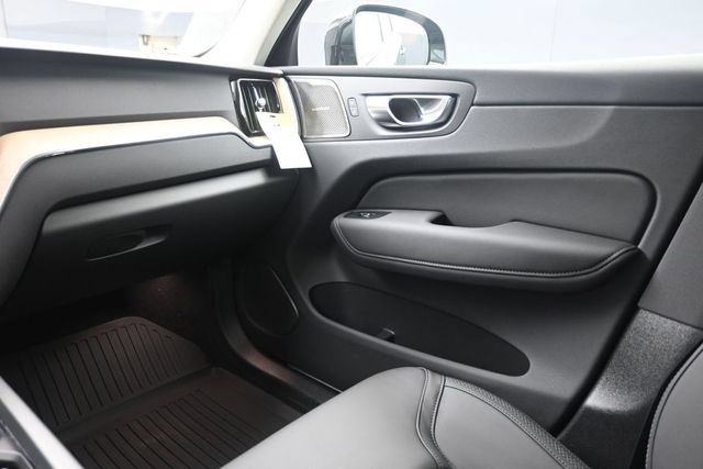 New 2027 Volvo XC60 B5 Plus AWD/4WD image 25