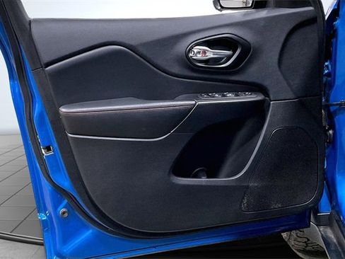 Used 2021 Jeep Cherokee Trailhawk w/ Comfort/Convenience Group image 23