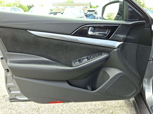 Used 2016 Nissan Maxima SR FWD image 13