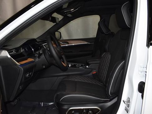 New 2025 Jeep Grand Cherokee Summit image 10