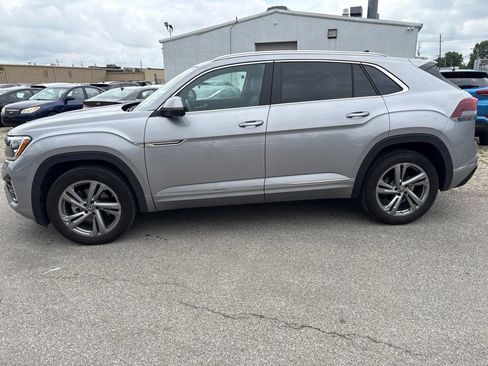 Used 2024 Volkswagen Atlas Cross Sport SEL R-Line AWD/4WD image 2