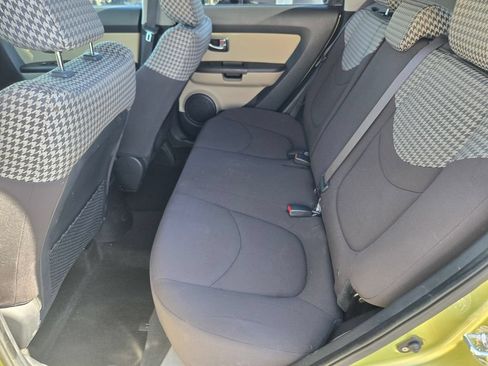 Used 2013 Kia Soul ! FWD image 12
