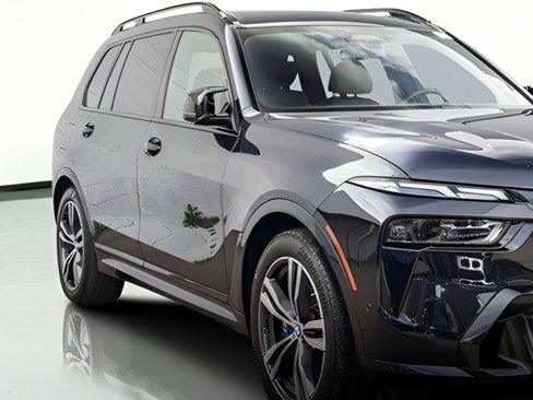 Used 2023 BMW X7 M60i image 5
