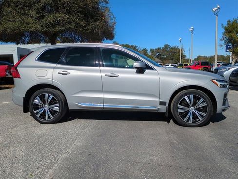 Used 2022 Volvo XC60 T8 Inscription w/ Advanced Package image 3