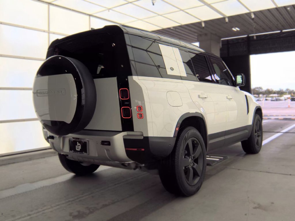 Used 2024 Land Rover Defender 110 S AWD/4WD image 4