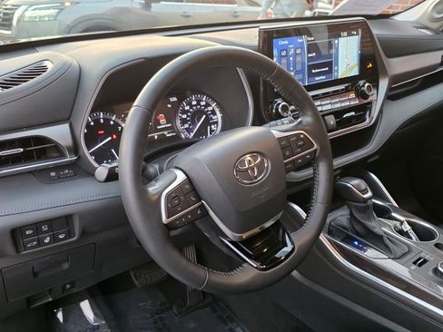 Used 2022 Toyota Highlander Limited image 15
