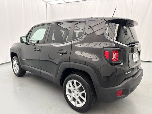 Used 2023 Jeep Renegade Latitude AWD/4WD image 5
