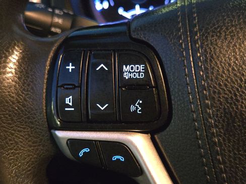 Used 2019 Toyota Highlander LE FWD image 27
