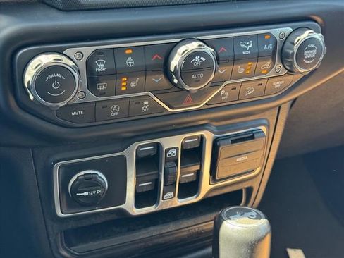 Used 2020 Jeep Wrangler Unlimited Sahara AWD/4WD image 21