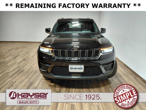 Used 2025 Jeep Grand Cherokee Laredo X w/ Luxury Tech Group I AWD/4WD image 3