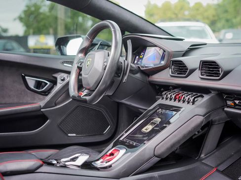 Used 2020 Lamborghini Huracan EVO RWD image 13