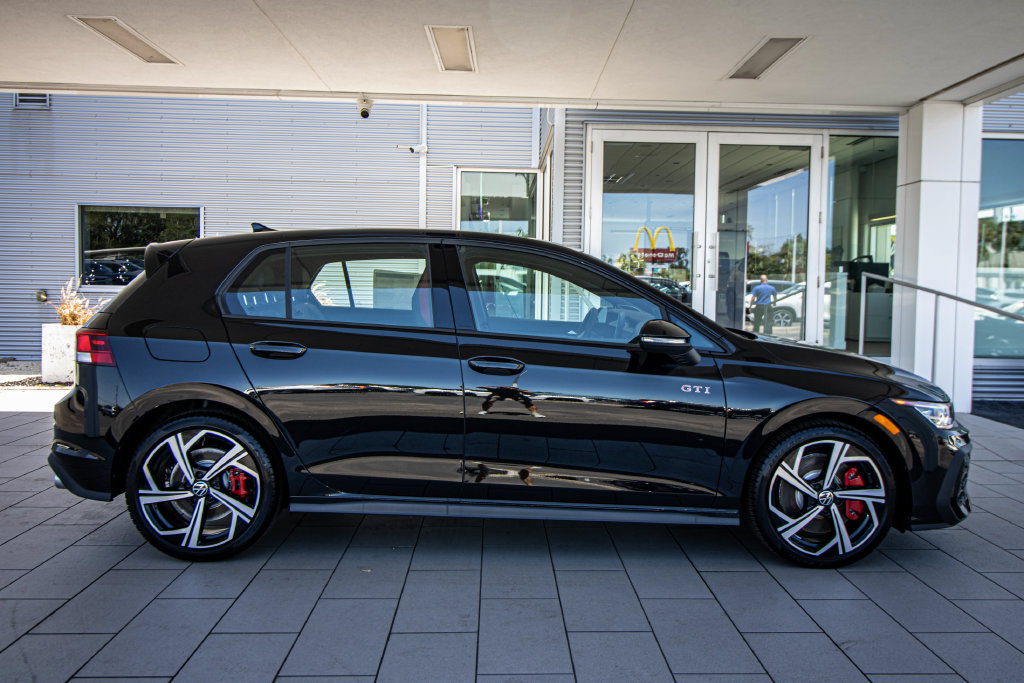 New 2026 Volkswagen GTI SE FWD image 3