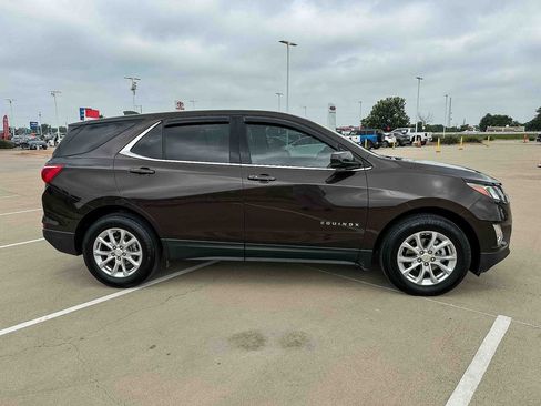 Used 2020 Chevrolet Equinox LT FWD image 2