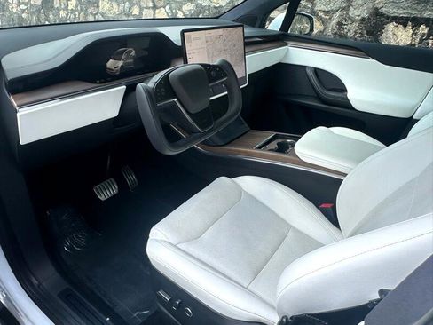 Used 2022 Tesla Model X image 19