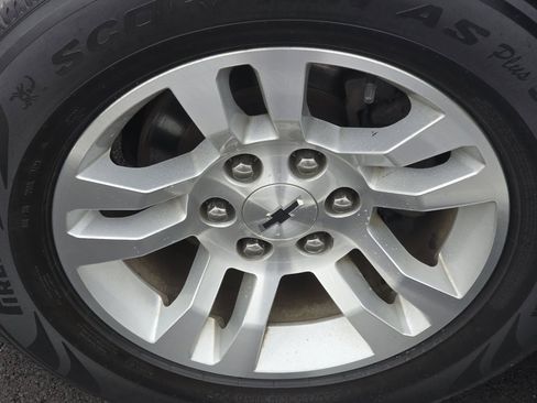 Used 2019 Chevrolet Suburban LT image 31