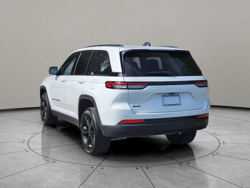 Certified 2024 Jeep Grand Cherokee Altitude AWD/4WD image 10