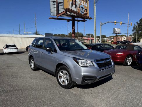 Used 2017 Subaru Forester 2.5i image 2