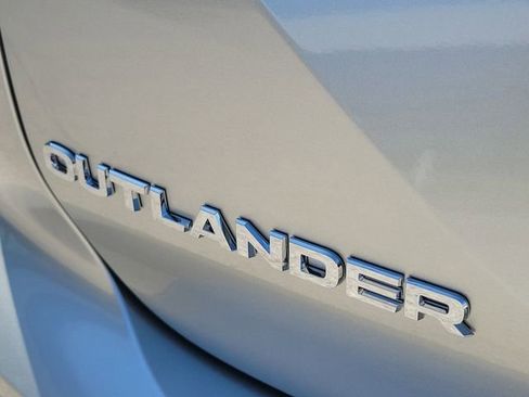 New 2026 Mitsubishi Outlander SE image 10