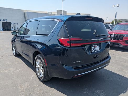 Used 2023 Chrysler Pacifica Touring-L AWD/4WD image 8