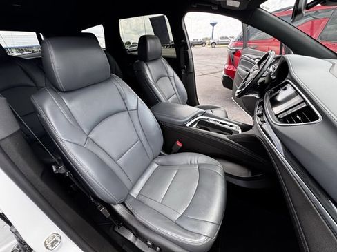 Used 2023 Buick Enclave Essence image 14