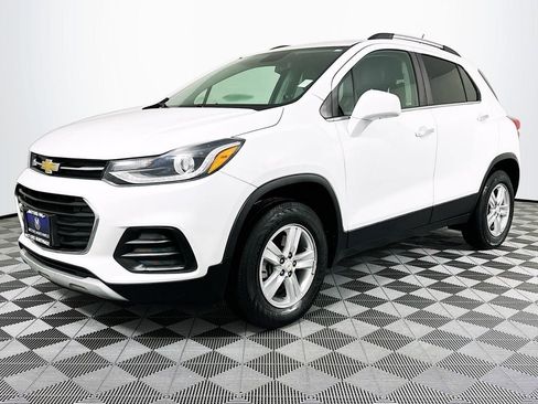Used 2018 Chevrolet Trax LT w/ LT Convenience Package image 6
