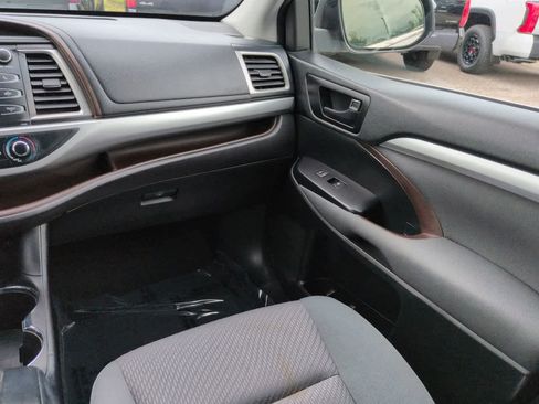 Certified 2018 Toyota Highlander LE FWD image 17