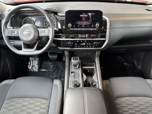 Used 2024 Nissan Pathfinder SV AWD/4WD image 15