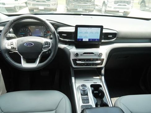 Used 2021 Ford Explorer XLT w/ Equipment Group 202A RWD image 15