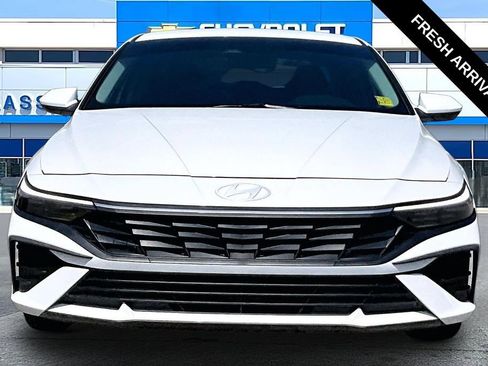Used 2024 Hyundai Elantra SE FWD image 18